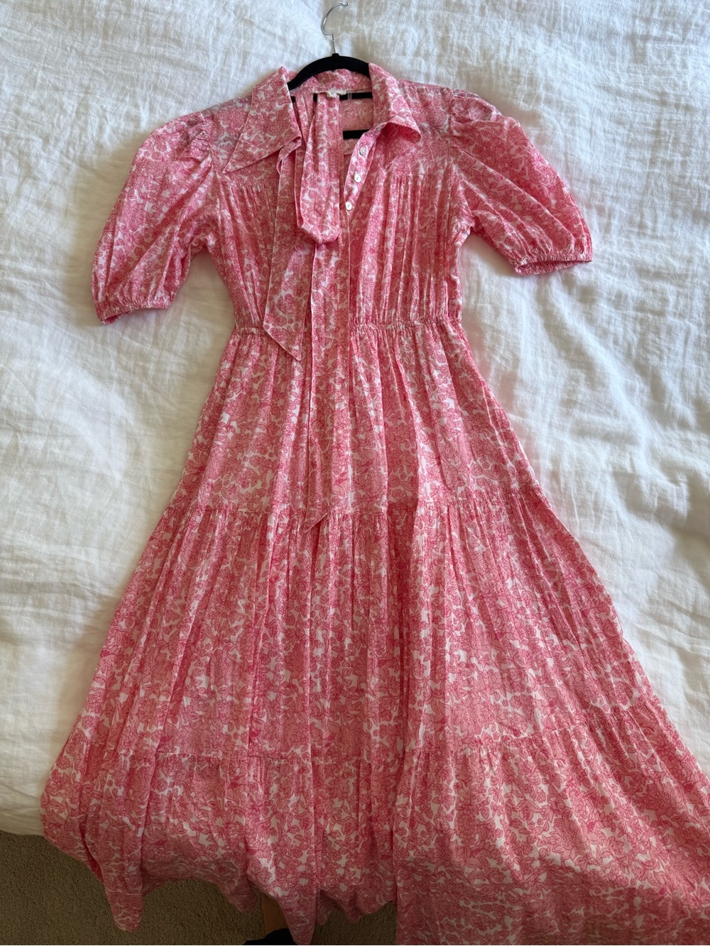 Beautiful pink floral summer dress size medium and in excellent condition